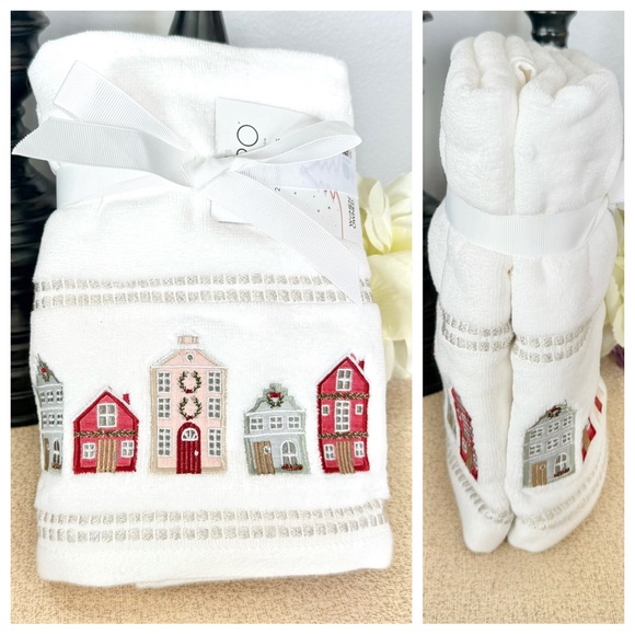 Caro Home Other - NWT Set of 2 Christmas Village Bathroom Hand Towels